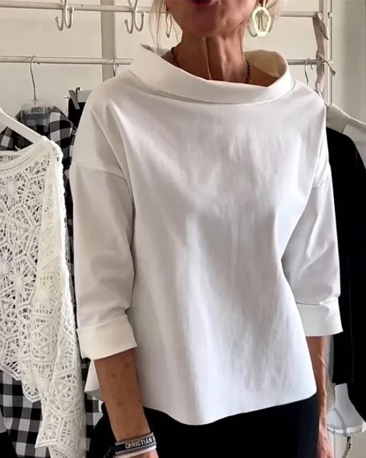 comfortable Top with Wide Lapels and Half Turtleneck for a Stylish Look