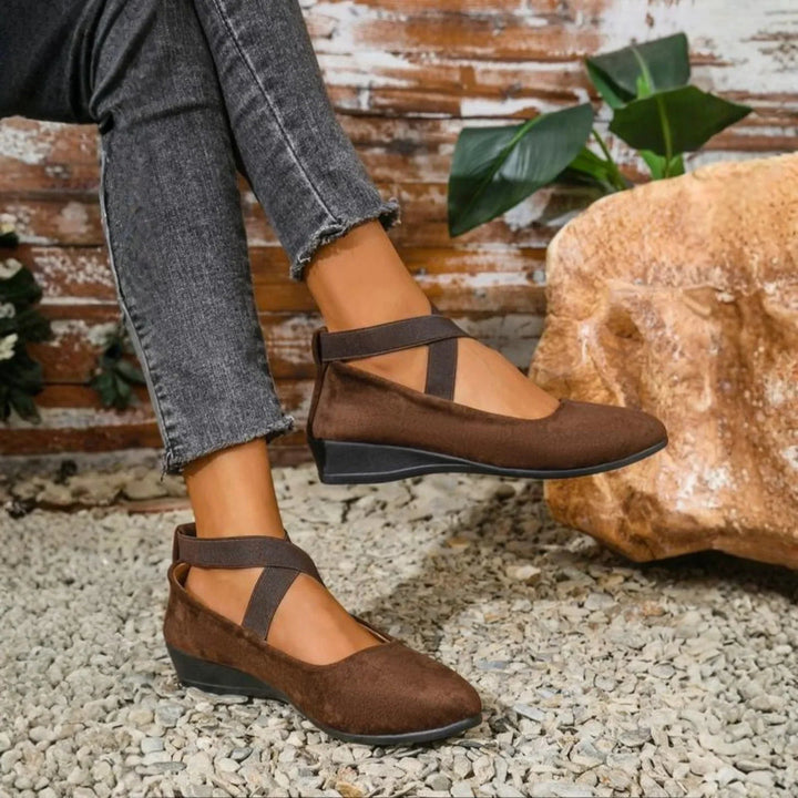 https://cdn.shopify.com/s/files/1/0864/2786/1320/files/Julia___Elegant_ballet_flats_with_optimal_walking_comfort_2.jpg?v=1776008963