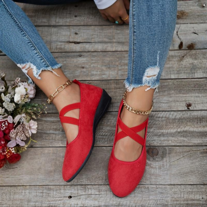 https://cdn.shopify.com/s/files/1/0864/2786/1320/files/Julia___Elegant_ballet_flats_with_optimal_walking_comfort_4.png?v=1776008965