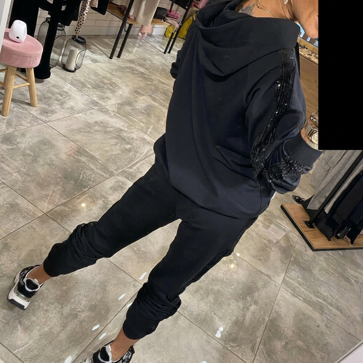 Trendy Women’s Lounge Set – Alvara Collection