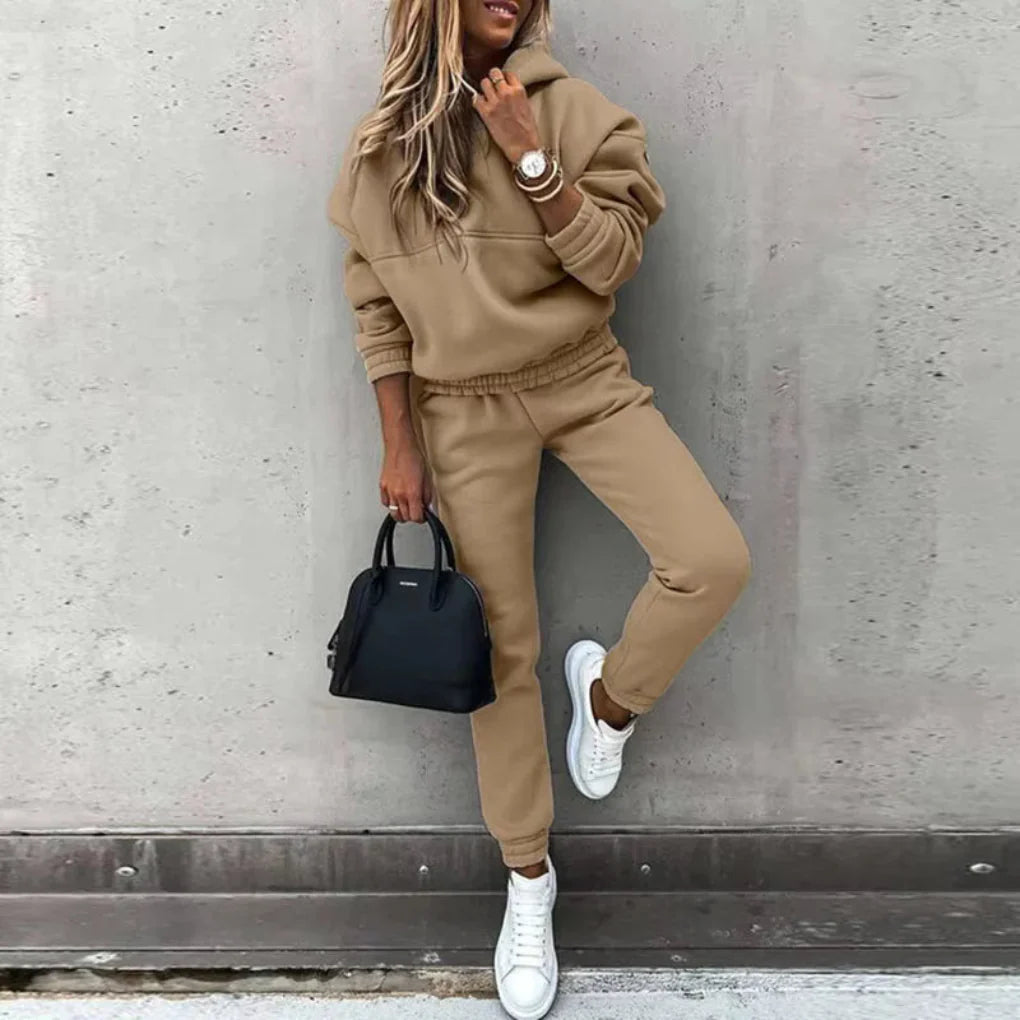 Women’s Sporty Tracksuit – Winter Active Layer